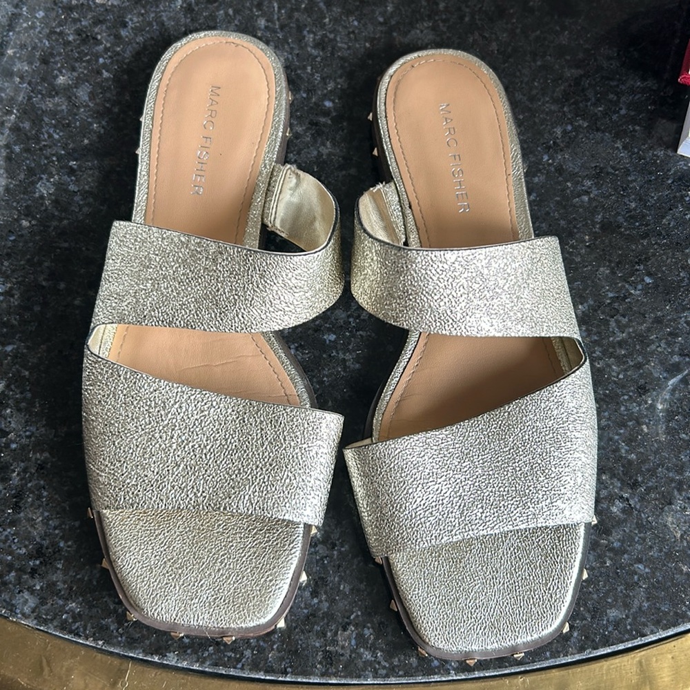 Gold sandals Marc fisher size7